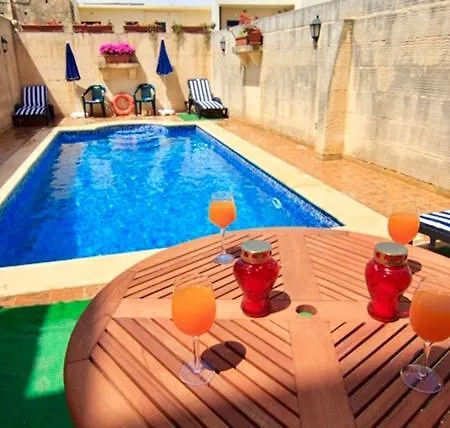 Ta' Bejza Holiday Farmhouse With Private Pool Séjour à la ferme Xewkija