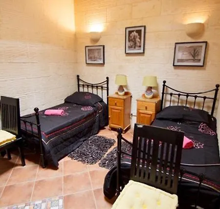 Ta' Bejza Holiday Farmhouse With Private Pool Séjour à la ferme Xewkija