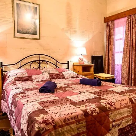 Ta' Bejza Holiday Farmhouse With Private Pool